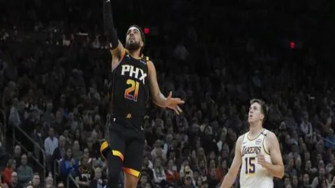 飞铲之下受伤疑云：跟队记者透露伊萨克或小腿挫伤，膝盖问题已排除